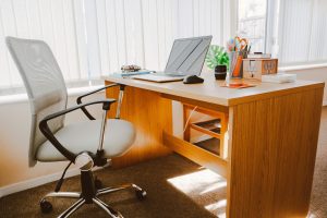 Co powinien mieć dobry fotel biurowy?